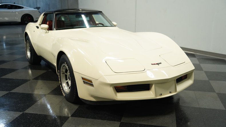 Chevrolet-Corvette-1981-Cream-Beige-Medium-Cinnabar-18