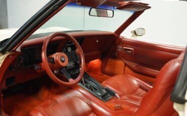 Chevrolet-Corvette-1981-Cream-Beige-Medium-Cinnabar-21