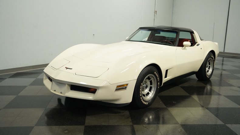 Chevrolet-Corvette-1981-Cream-Beige-Medium-Cinnabar-22