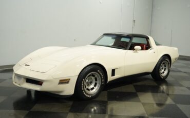 Chevrolet-Corvette-1981-Cream-Beige-Medium-Cinnabar-23