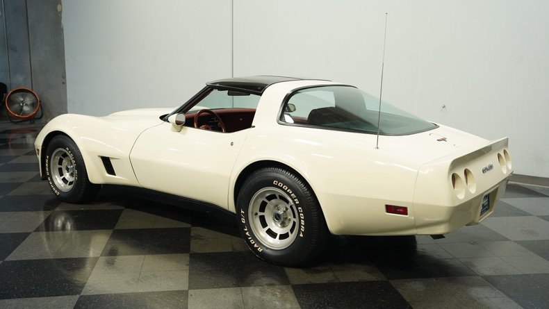 Chevrolet-Corvette-1981-Cream-Beige-Medium-Cinnabar-24