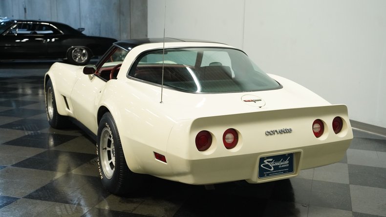 Chevrolet-Corvette-1981-Cream-Beige-Medium-Cinnabar-25