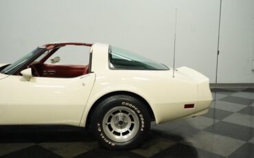 Chevrolet-Corvette-1981-Cream-Beige-Medium-Cinnabar-30