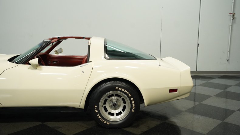 Chevrolet-Corvette-1981-Cream-Beige-Medium-Cinnabar-30