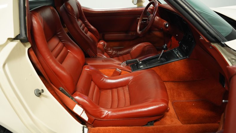 Chevrolet-Corvette-1981-Cream-Beige-Medium-Cinnabar-32