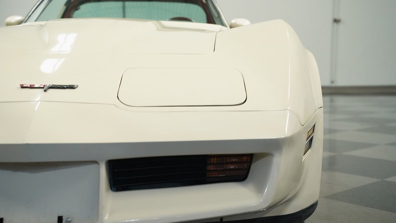 Chevrolet-Corvette-1981-Cream-Beige-Medium-Cinnabar-33