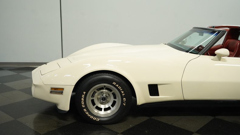 Chevrolet-Corvette-1981-Cream-Beige-Medium-Cinnabar-35