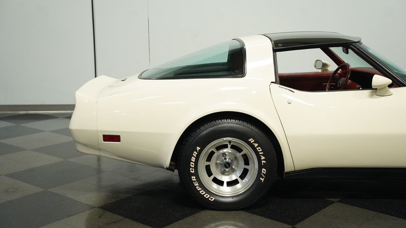 Chevrolet-Corvette-1981-Cream-Beige-Medium-Cinnabar-36