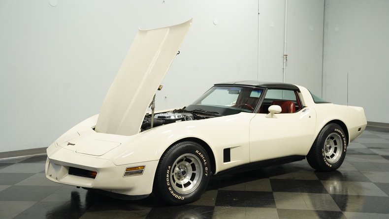 Chevrolet-Corvette-1981-Cream-Beige-Medium-Cinnabar-37