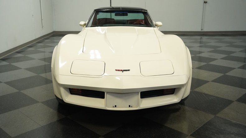 Chevrolet-Corvette-1981-Cream-Beige-Medium-Cinnabar-44