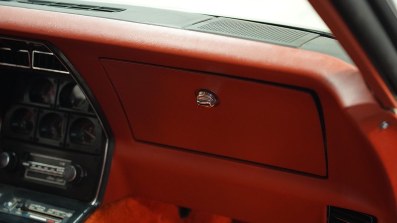 Chevrolet-Corvette-1981-Cream-Beige-Medium-Cinnabar-48