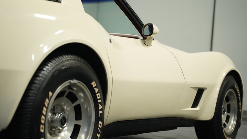 Chevrolet-Corvette-1981-Cream-Beige-Medium-Cinnabar-5