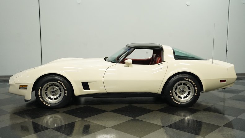 Chevrolet-Corvette-1981-Cream-Beige-Medium-Cinnabar
