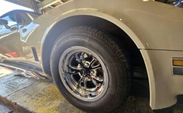 Chevrolet-Corvette-1981-Custom-4