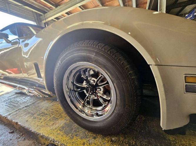Chevrolet-Corvette-1981-Custom-4