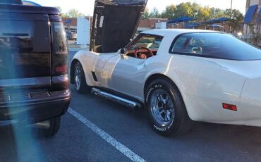 Chevrolet-Corvette-1981-Custom-9