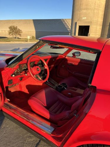 Chevrolet-Corvette-1981-Red-9