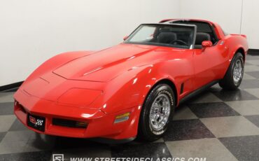 Chevrolet-Corvette-1981-Red-Black-1