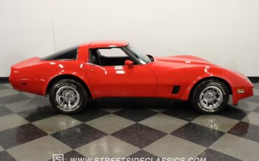 Chevrolet-Corvette-1981-Red-Black-17