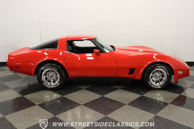 Chevrolet-Corvette-1981-Red-Black-17