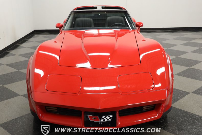 Chevrolet-Corvette-1981-Red-Black-20
