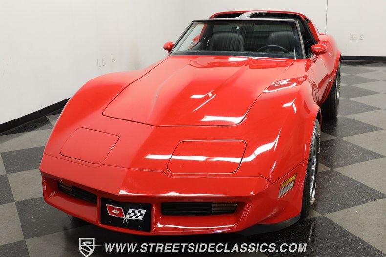 Chevrolet-Corvette-1981-Red-Black-21