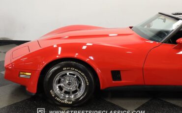 Chevrolet-Corvette-1981-Red-Black-25