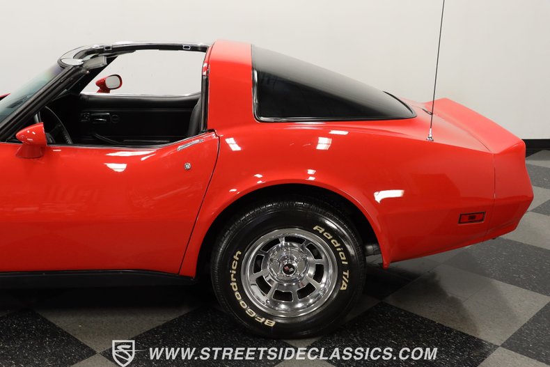 Chevrolet-Corvette-1981-Red-Black-26