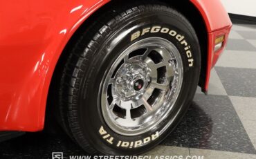 Chevrolet-Corvette-1981-Red-Black-3