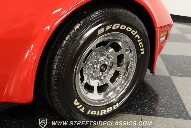 Chevrolet-Corvette-1981-Red-Black-3