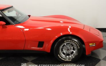 Chevrolet-Corvette-1981-Red-Black-30