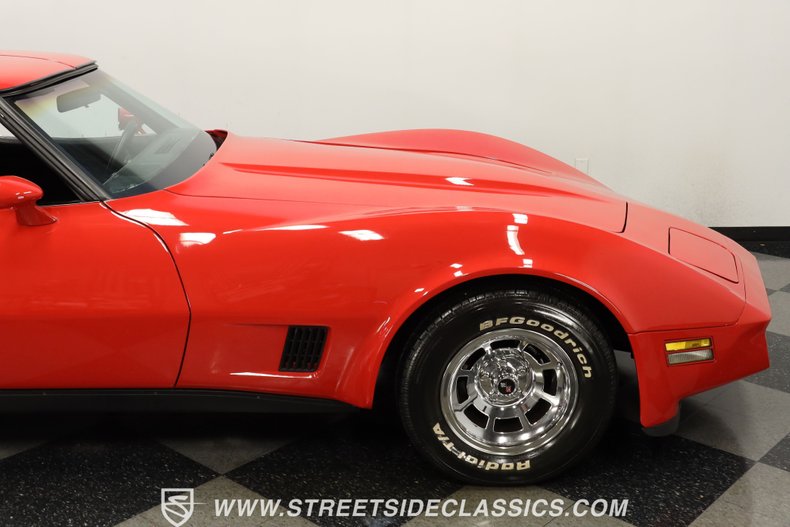 Chevrolet-Corvette-1981-Red-Black-30