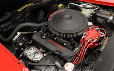 Chevrolet-Corvette-1981-Red-Black-32