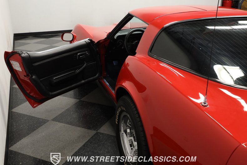 Chevrolet-Corvette-1981-Red-Black-34