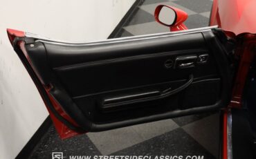 Chevrolet-Corvette-1981-Red-Black-35