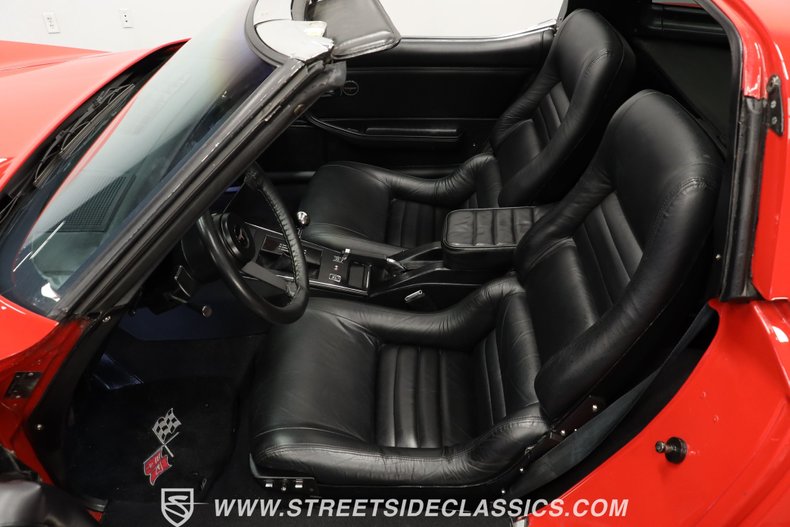 Chevrolet-Corvette-1981-Red-Black-36