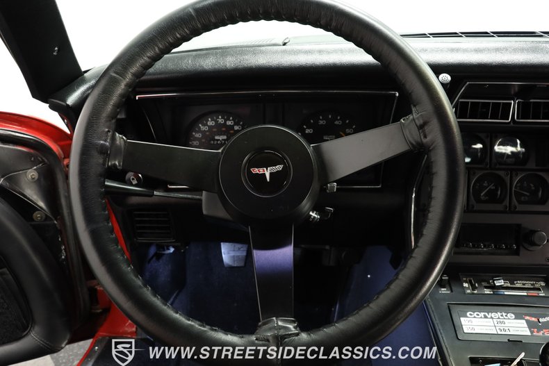 Chevrolet-Corvette-1981-Red-Black-37