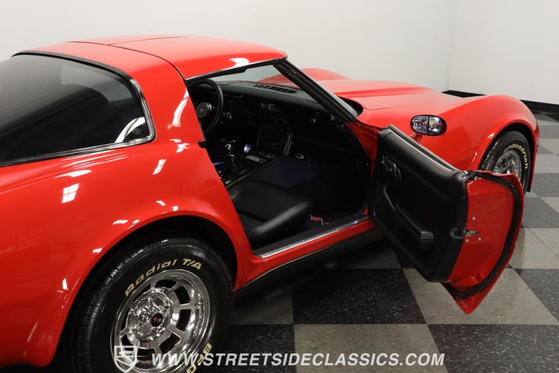 Chevrolet-Corvette-1981-Red-Black-4