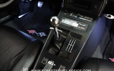Chevrolet-Corvette-1981-Red-Black-41