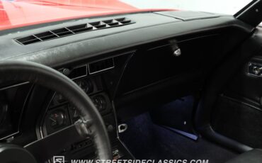 Chevrolet-Corvette-1981-Red-Black-42