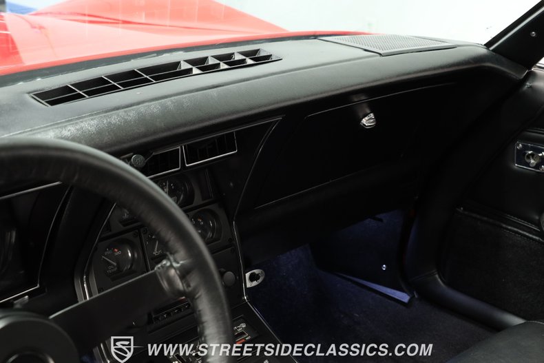 Chevrolet-Corvette-1981-Red-Black-42