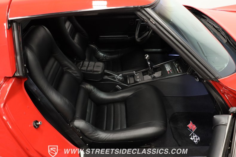 Chevrolet-Corvette-1981-Red-Black-45