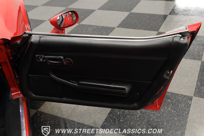 Chevrolet-Corvette-1981-Red-Black-7