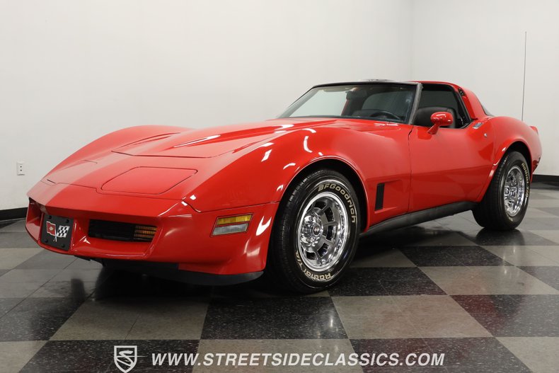 Chevrolet-Corvette-1981-Red-Black-9