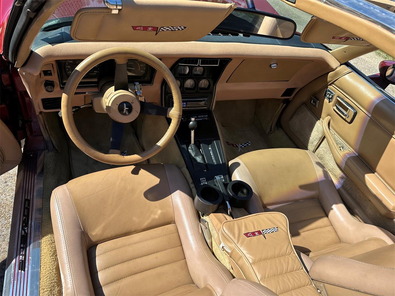 Chevrolet-Corvette-1981-Red-Camel-7