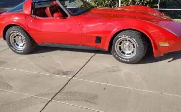 Chevrolet-Corvette-1981-Red-Red-2