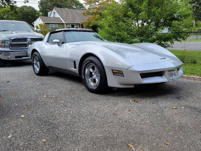 Chevrolet-Corvette-1981-Silver-11