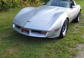Chevrolet-Corvette-1981-Silver