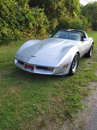 Chevrolet-Corvette-1981-Silver