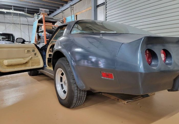 Chevrolet-Corvette-1981-Silver-5